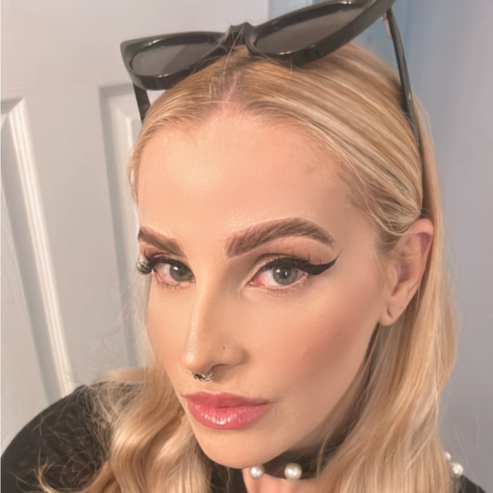 Meet your Posher, Alyson